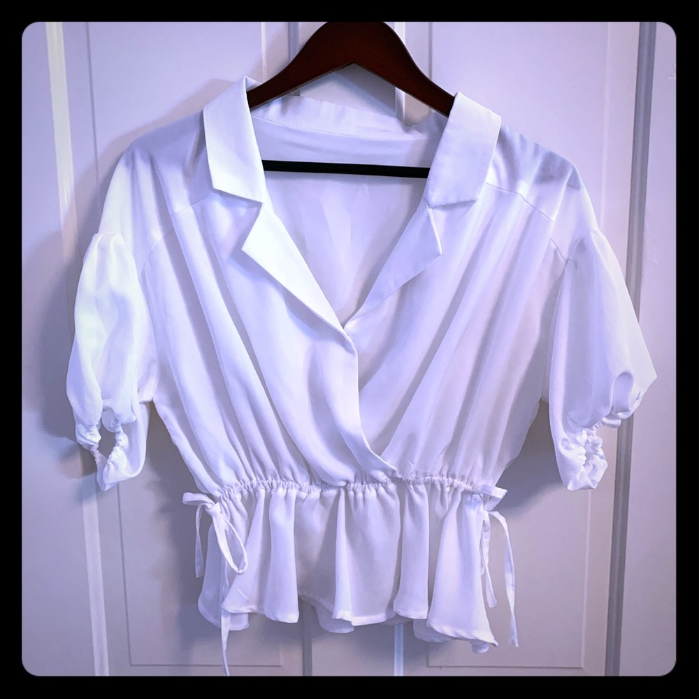 New!
New Super Cute White cropped Top